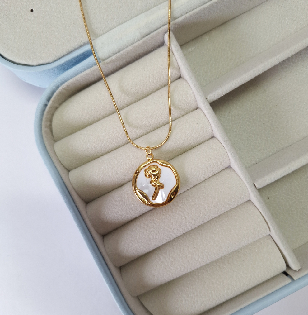 Rose Neckchain