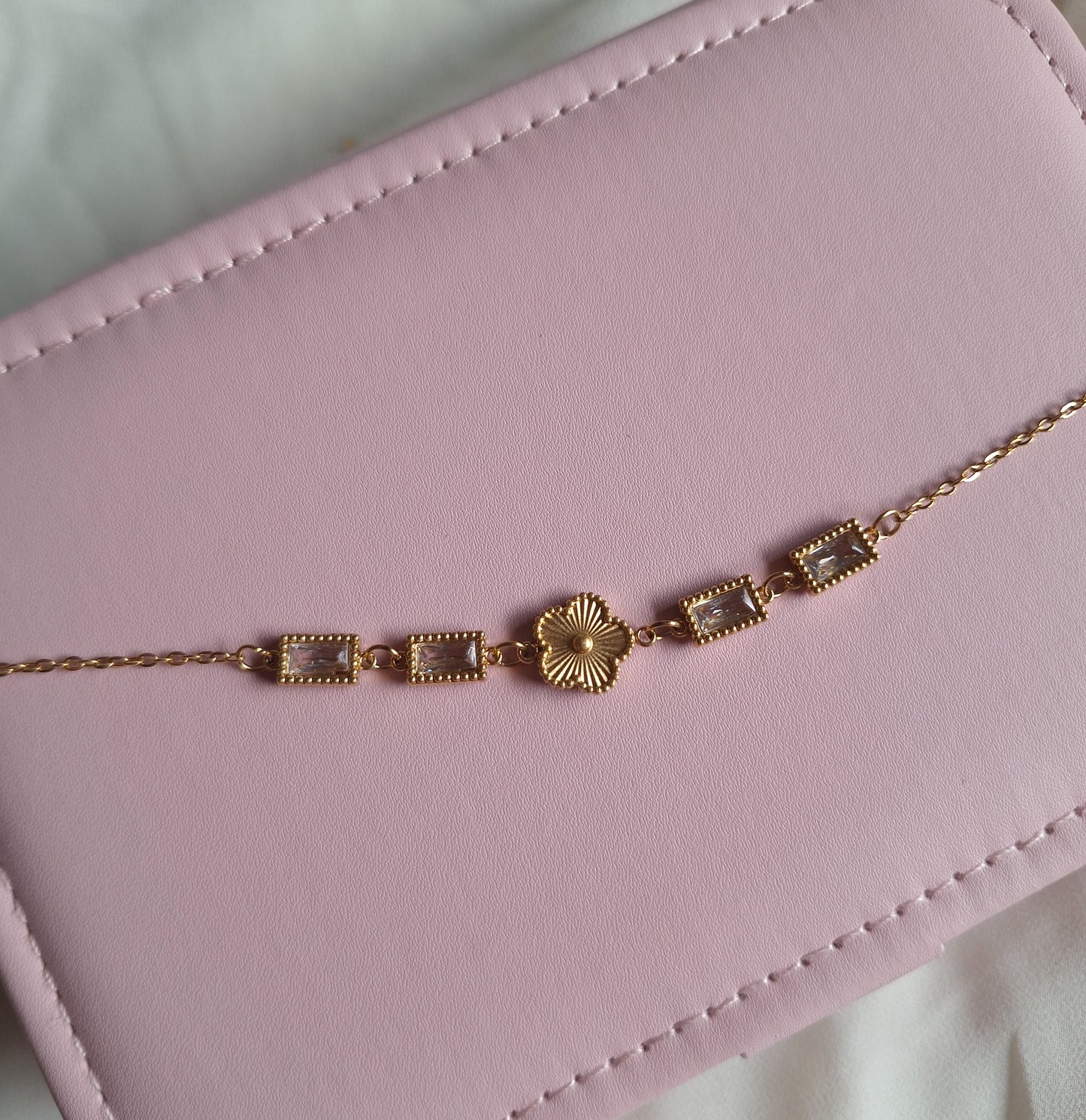 Golden Clover Bracelet (Anti-Tarnish)