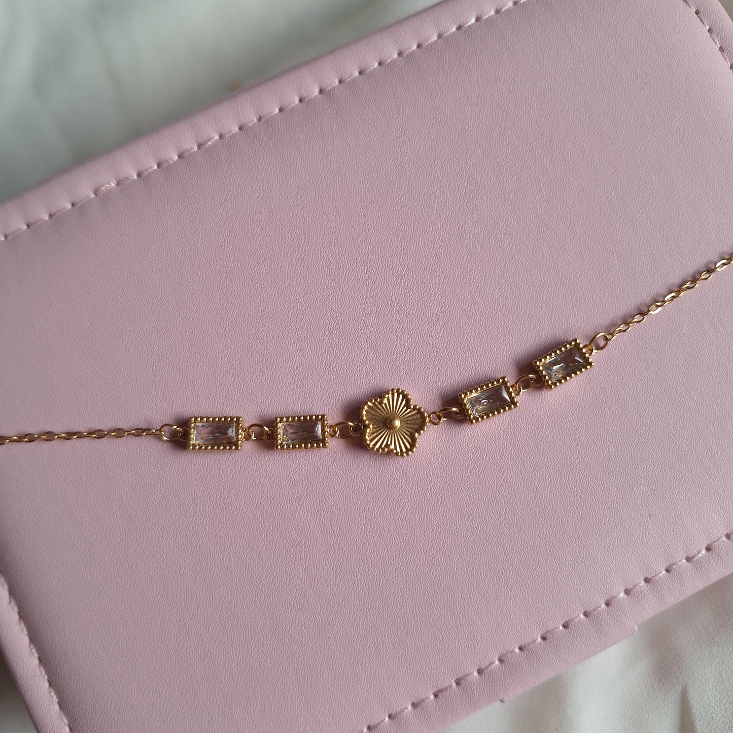 Golden Clover Bracelet (Anti-Tarnish) - Fine Fusionn