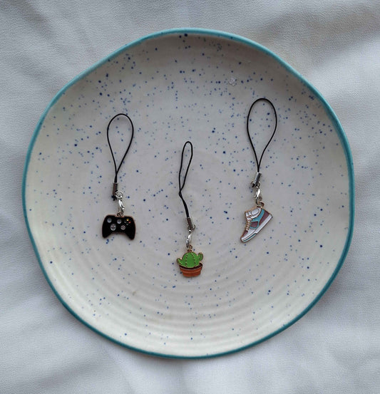 10 Trendsetting Phone Charms That Elevate Your Daily Style and Make Perfect Gifts