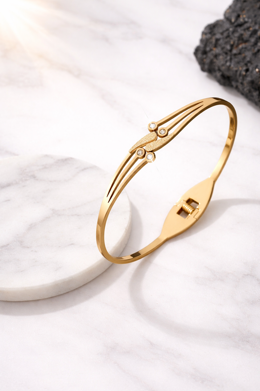 Elara Gold Bangle