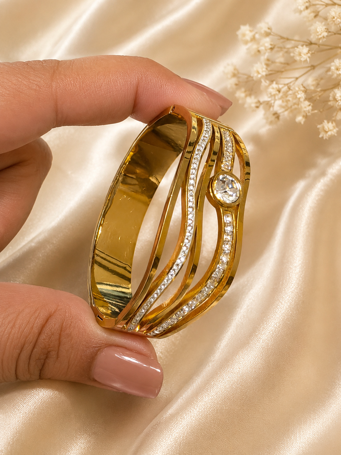 Golden Wavy Thin Wrist / Baby Size Cuff