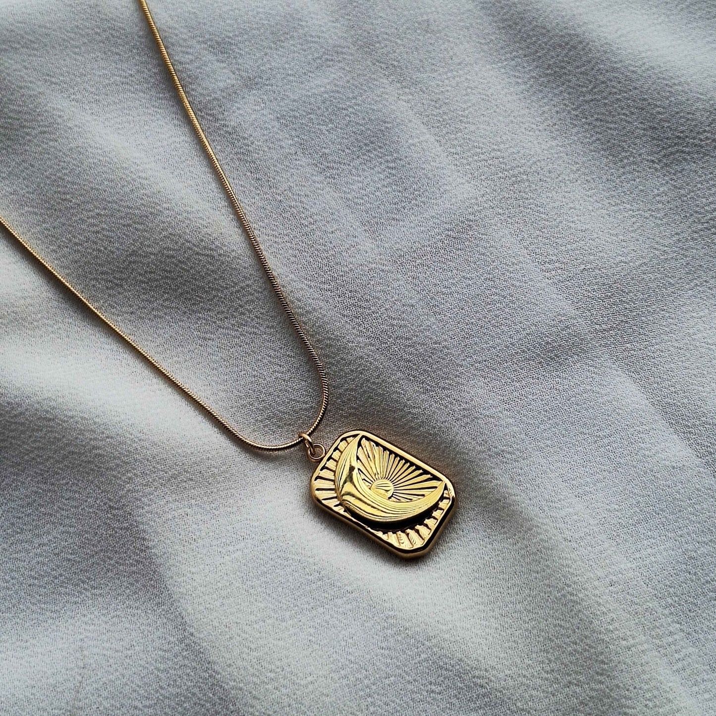 Lunar Aura Pendant | Fine Fusionn