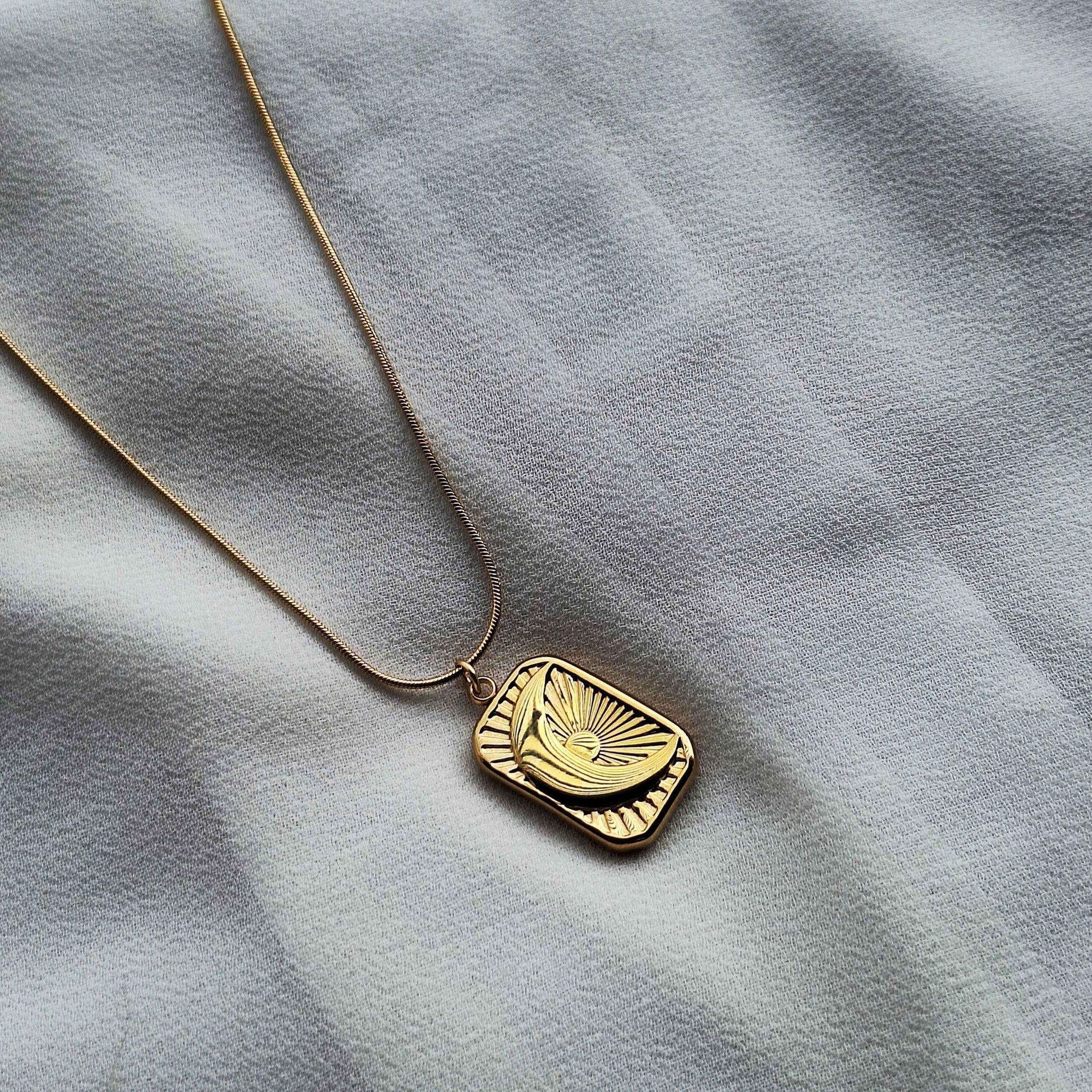 Lunar Aura Pendant | Fine Fusionn