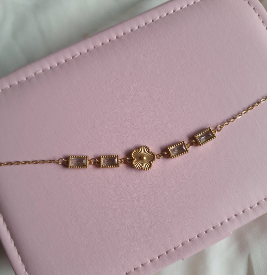 Golden Clover Bracelet (Anti-Tarnish)